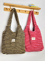 Sac à bandoulière rayé décontracté simple d'hiver de style coréen Chic Sac fourre-tout pour femme en laine d'agneau moelleuse Sac à main sous le bras