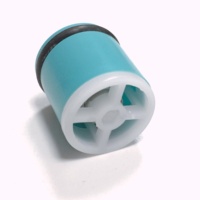 Cartouche de clapet anti-retour en plastique miniature pour purificateur d'eau avec ressort intégré empêchant le reflux