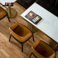 Ensemble de mobilier de restaurant moderne J2S, sièges de banquettes incurvés, chaises de restaurant, table aspect marbre, mobilier pour projets d'espaces commerciaux