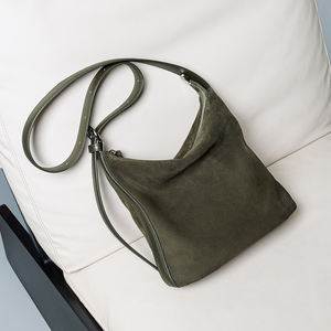 Venta directa de fábrica, venta personalizada al por mayor, moda femenina 2025, bolso de hombro de mujer de gran capacidad de cuero mate de alta merced para mujer - Product Image 4