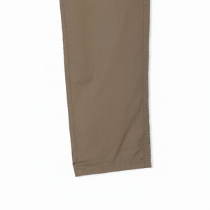 Pijama de algodón para hombre Guess en pantalones y pantalones de hombre caqui - Product Image 1