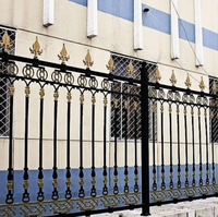 Système de garde-corps contemporain en acier galvanisé et en fer thermolaqué noir pour terrasses de villas et rampes d'escalier