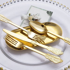 Set di posate in tre pezzi placcato oro placcato monouso in plastica in stile occidentale con forchetta per bistecca cucchiaio per cena all'estero - Product Image 3