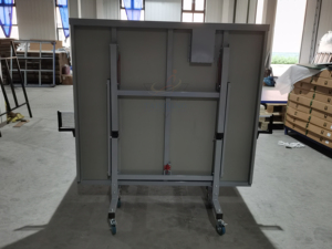 Nouvelle conception <span class=keywords><strong>de</strong></span> <span class=keywords><strong>table</strong></span> <span class=keywords><strong>de</strong></span> ping-pong pliable d'extérieur en aluminium <span class=keywords><strong>de</strong></span> 6 mm avec emplacement pour raquettes et balles pour l'entraînement - Product Image 6