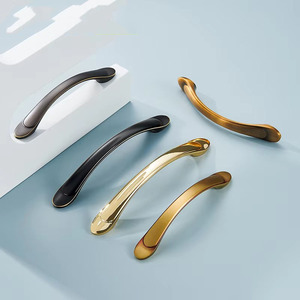 Poignées <span class=keywords><strong>de</strong></span> tiroir en laiton minimaliste en forme d'arche <span class=keywords><strong>de</strong></span> 128 mm pour armoires, placards, cuisines et salons – Vente en gros - Product Image 1