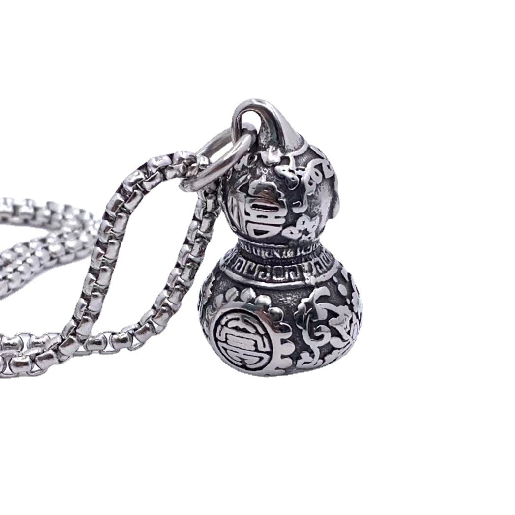 Large pendant with a 70cm long chain