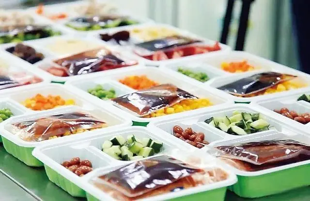 Hoàn toàn tự động 30 bag/phút thức ăn nhanh thịt khay máy đóng gói trọng lượng điền sẵn sàng bữa ăn máy đóng gói