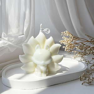 Bougie parfumée en cire de soja en forme de renard à neuf queues, sculpture animale de dessin animé, décoration de table pour la maison - Product Image 3