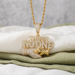 Colgante de Plata con Moissanita y Diamantes, Diseño de Gesto 'Iced Out Trust No One', Estilo Hip Hop, Lujoso, para Fiestas y Eventos, Accesorio de Moda Premium - Product Image 1