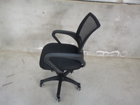 Chaise de bureau ergonomique élégante de fabricant, simple, de haute qualité, avec dossier en tissu, pivotante, pour invités, personnel de bar, en maille, design moderne