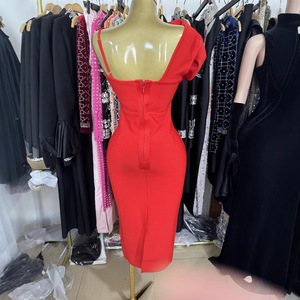 Nuovo Abito Formale Sexy Monospalla con Grande Fiore Rosso, Schiena Scoperta, Spalline a V, Vestibilità Slim, Taglia Media, Stile Bandage, per Commercio Transfrontaliero - Product Image 4