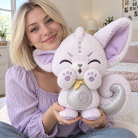 Fabricant OEM de jouets en peluche personnalisés : Renard des neiges violet anime, Kitsune mignon avec tenue, faible MOQ, pour conception de logo et couleur personnalisés