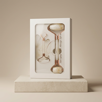 Rouleau de jade blanc naturel et ensemble Gua Sha, rouleau de massage facial avec cadre en or rose et boîte cadeau pour les soins anti-âge