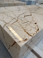 Table basse moderne Sofita en marbre doré, table centrale de luxe en pierre naturelle, pierre à veines rouges, meubles de salon pour villa