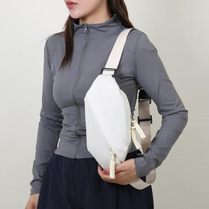 Bolso de pecho sencillo de estilo coreano para mujer, bolso de hombro deportivo de nailon blanco resistente al agua, cierre de cremallera con una sola correa - Product Image 1
