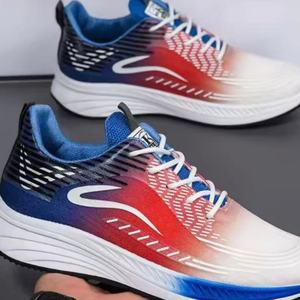 รองเท้าผ้าตาข่ายน้ำหนักเบาพิเศษสำหรับผู้ชาย สไตล์เดินเล่น ฤดูใบไม้ผลิ ฤดูร้อน ระบายอากาศได้ดี รองเท้ากีฬาลำลอง สวมใส่สบาย เหมาะสำหรับนักเรียน - Product Image 4