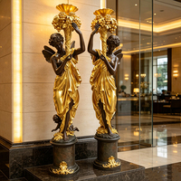 Lampe sur pied en bronze coulé doré, style classique européen, sur mesure, pour cour de villa, avec sculpture de femme, paire de statues
