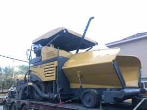Nouveau finisseur de chaussée diesel RP603 160 CV pour la construction routière – Largeur de pavage 6 m, pour béton et asphalte 400 t/h, idéal pour les routes municipales en Algérie - Product Image 1