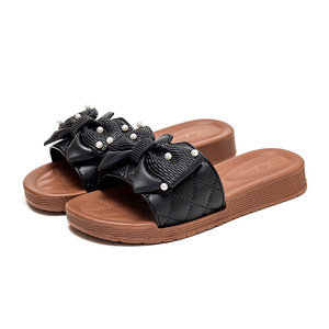 Zapatos de playa de suela blanda, versátiles y a la moda, para usar con pantuflas planas informales para mujer. - Product Image 1