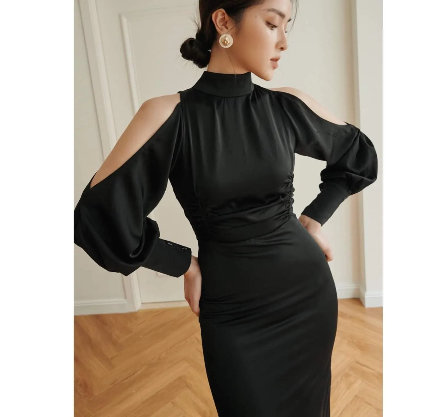 Hot Sale Halter Neck Maxi Silk Dress in Black Long Sleeve Split Dress for Women Bodycon Silk Dress.