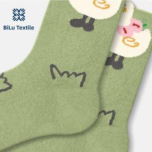 ถุงเท้าลายสัตว์ BiLu Cheerful Animal Motif น้ำหนักเบา ระบายอากาศได้ดี ลายสีสันสดใส สำหรับใช้ในชีวิตประจำวัน เพิ่มความมีสไตล์ให้กับรองเท้า - Product Image 1