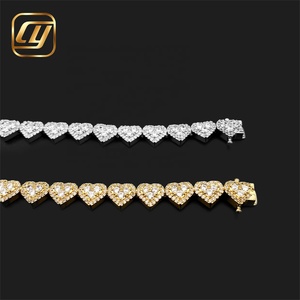 สร้อยข้อมือฮิปฮอปแบบ Cuban Link เงินแท้ 925 ประดับเพชรโมอิสซาไนต์ VVS ขนาด 8 มม. แบบ Iced Out - Product Image 4