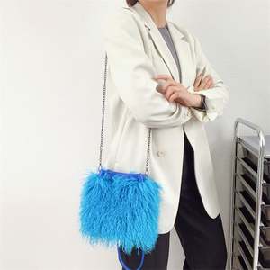 Пышные плюшевые пушистые тапочки из искусственного монгольского меха Шлепанцы из Козьего Меха с подходящим кошельком - Product Image 3