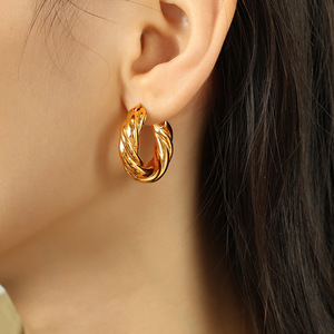 ต่างหูแบบห่วง ชุบทอง เหล็กไทเทเนียม ดีไซน์ถักเป็นเกลียว เครื่องประดับแฟชั่น - Product Image 4