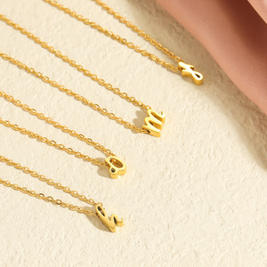 Collier avec pendentif initial miniature de la A à la Z, plaqué or 18 carats, en acier inoxydable, pour femmes, pour fêtes, mariages, anniversaires - Product Image 2