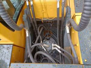 Cylindre hydraulique d'excavatrice sur chenilles Hyundai 330 d'occasion de 33 tonnes à vendre - Product Image 3