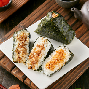 Aperitivo de Restaurante con Relleno de Mariscos y Pollo Congelados, para Menú de Cocina Asiática, Bola de Arroz Triangular Congelada (Onigiri) - Product Image 1