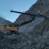 Foreuse à micro-piles avec marteau hydraulique à percussion 115 mm, moteur Cummins 127 kW, alimentée au diesel, pour forage de roche, haute qualité, direct usine