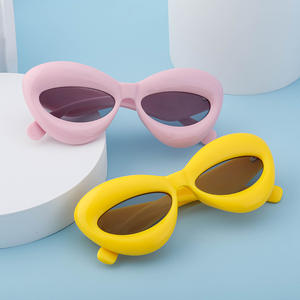 แว่นกันแดดแฟชั่นสำหรับผู้หญิง UV400 กรอบ PC ระดับ 2 สำหรับงานปาร์ตี้ การแสดงบนเวที และการสังสรรค์ - Product Image 1