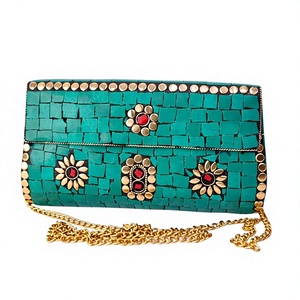 Pochette promotionnelle turquoise en mosaïque avec chaîne dorée, forme personnalisée, design mode en métal et mosaïque fait main - Product Image 1