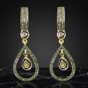 Boucles d'oreilles en diamant plaqué or 22 carats pour femmes Art Palace, coupe poire, bijoux de mariage classiques - Product Image 1