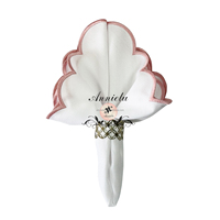 ANNIELU Serviettes Blanches avec Bordure Festonnée Rose, Toucher Coton Doux, Polyester Filé, Réutilisables, Anti-Plis, pour Mariages et Banquets