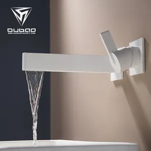 浴室のための贅沢な白い真鍮の壁に取り付けられた洗面器の蛇口の熱い冷たい滝の洗面器のミキサータップ