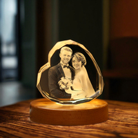 K9 personnalisé vente en gros 3D Laser coeur mariée marié cristal Cube veilleuse piédestal artisanat décoratif autres artisanat en cristal
