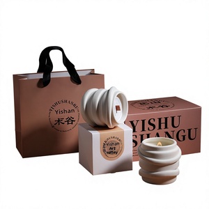 Bougie d'aromathérapie style Xiaoxiang Snail Me, kit DIY, boîte cadeau, fleur d'osmanthus en céramique, cadeau d'anniversaire, poème caché 20-40 - Product Image 1