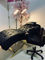 Table électrique moderne de massage de la beauté du visage pliable réglable chaise de lit pour extension de cils avec lumière élégante