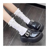 Vente en gros Respirant Nouveau Luxe Tendance Cristal Chaussettes Femmes Haute Qualité Mode Perle Printemps Automne Chaussettes Antidérapantes pour Femmes