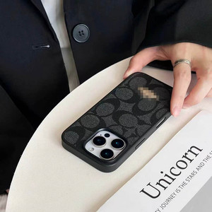 La custodia per telefono in pelle di alta gamma è completamente rivestita con finiture sui bordi. - Product Image 4