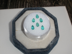 Esmeraldas Colombianas Naturales AAA, Facetadas en Forma de Pera, Color Verde (6 Piezas de 5x3mm) para Joyería - Product Image 1