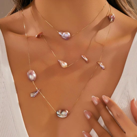 Collier avec pendentif en perle baroque d'eau douce plaqué or - Cadeau de fête classique, matériau naturel, certifié CE ASTM REACH, bijoux de mode