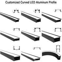 Luminaire suspendu LED personnalisé commercial avec profil en aluminium extrudé, forme incurvée, design moderne pour usage professionnel