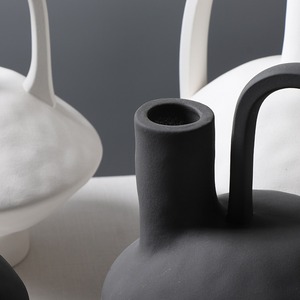 Vase de table moderne au design unique, décoration intérieure, vase à fleurs en céramique terracotta, décoration de maison unique - Product Image 4