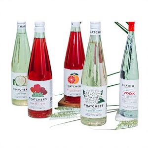Botella de Vidrio Flint Básica Premium de 1 Litro con Tapa de Rosca Personalizada, Sellada para Bebidas, con Etiquetas Decorativas Impresas por Estampado en Caliente Atlas - Product Image 1