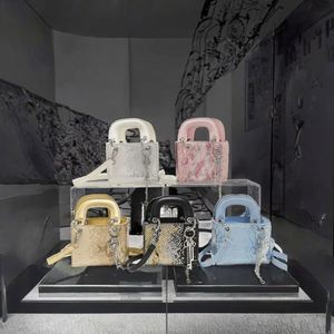 Bolsa transversal femenina multifuncional personalizada para venta al por mayor modelo 2025 ideal para el trabajo y compras de primavera. - Product Image 3