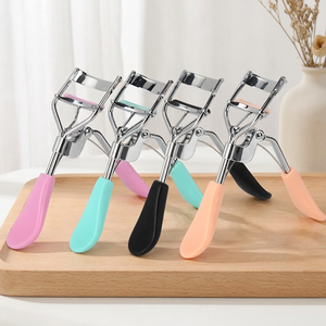 Recourbe-cils professionnel tendance et coloré pour la beauté, personnalisé, noir avec coussinet en silicone - Product Image 1