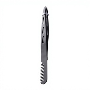 Pince à épiler de luxe DANTRIC IMPLANTS en acier inoxydable à pointe fine avec peigne, prise en main parfaite, conception durable pour une mise en forme précise - Product Image 2